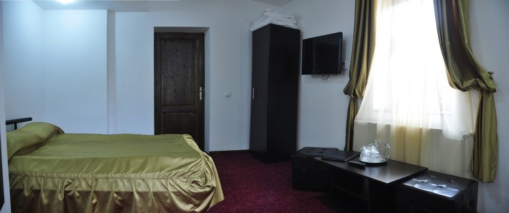 Conac Bavaria Buşteni Esterno foto